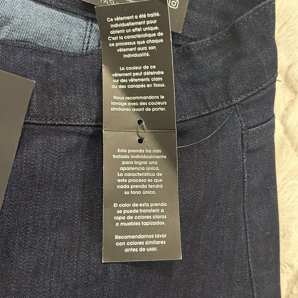 Fashion Nova Flare Jeans Junk in the trunk, Size 7/28 - Picture 9 of 11